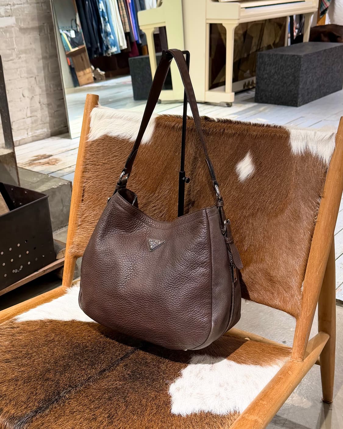 프라다 브라운 브루시아토 체르보 레더 호보백 상품이미지1