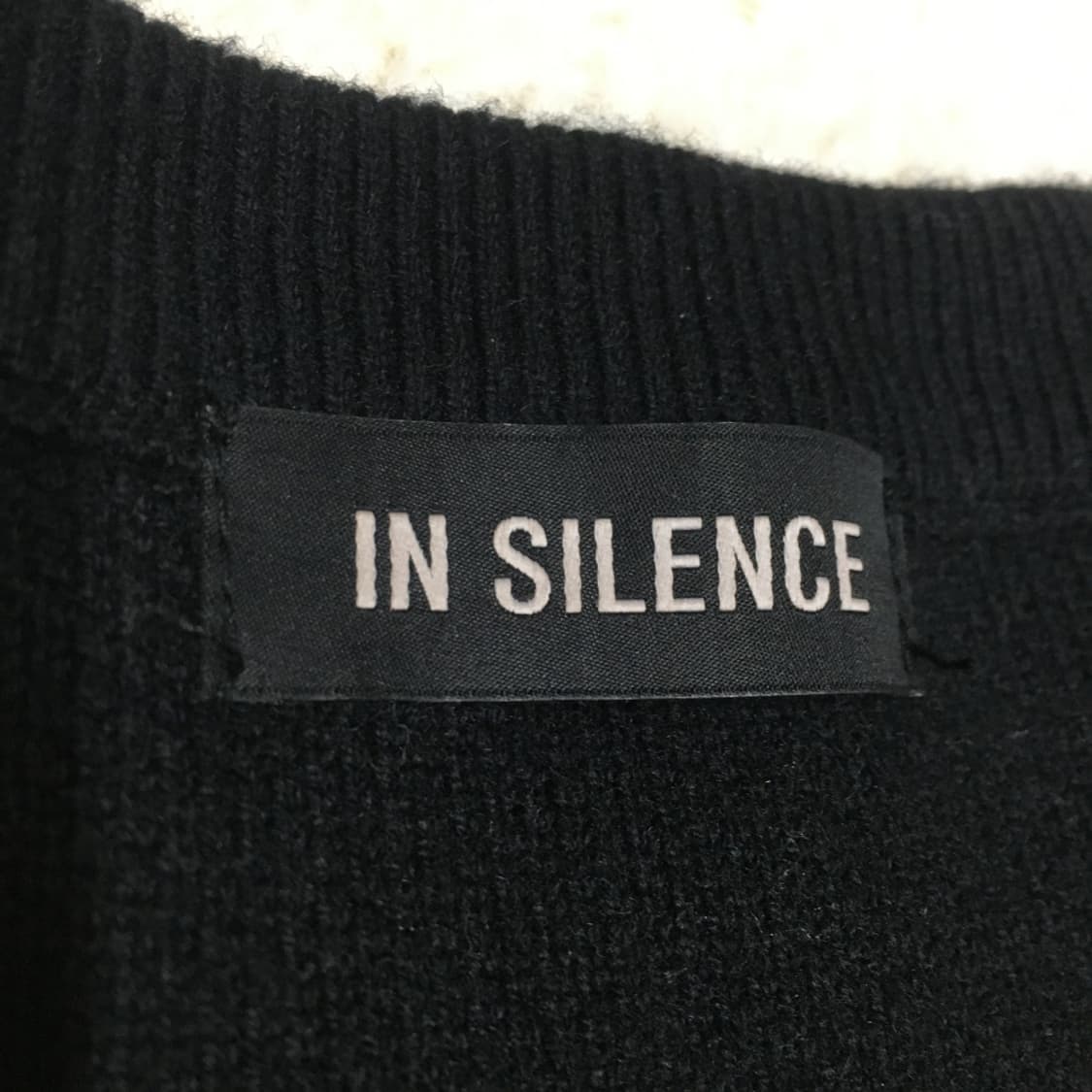 인사일런스 라운드넥니트 DD14 상품이미지2