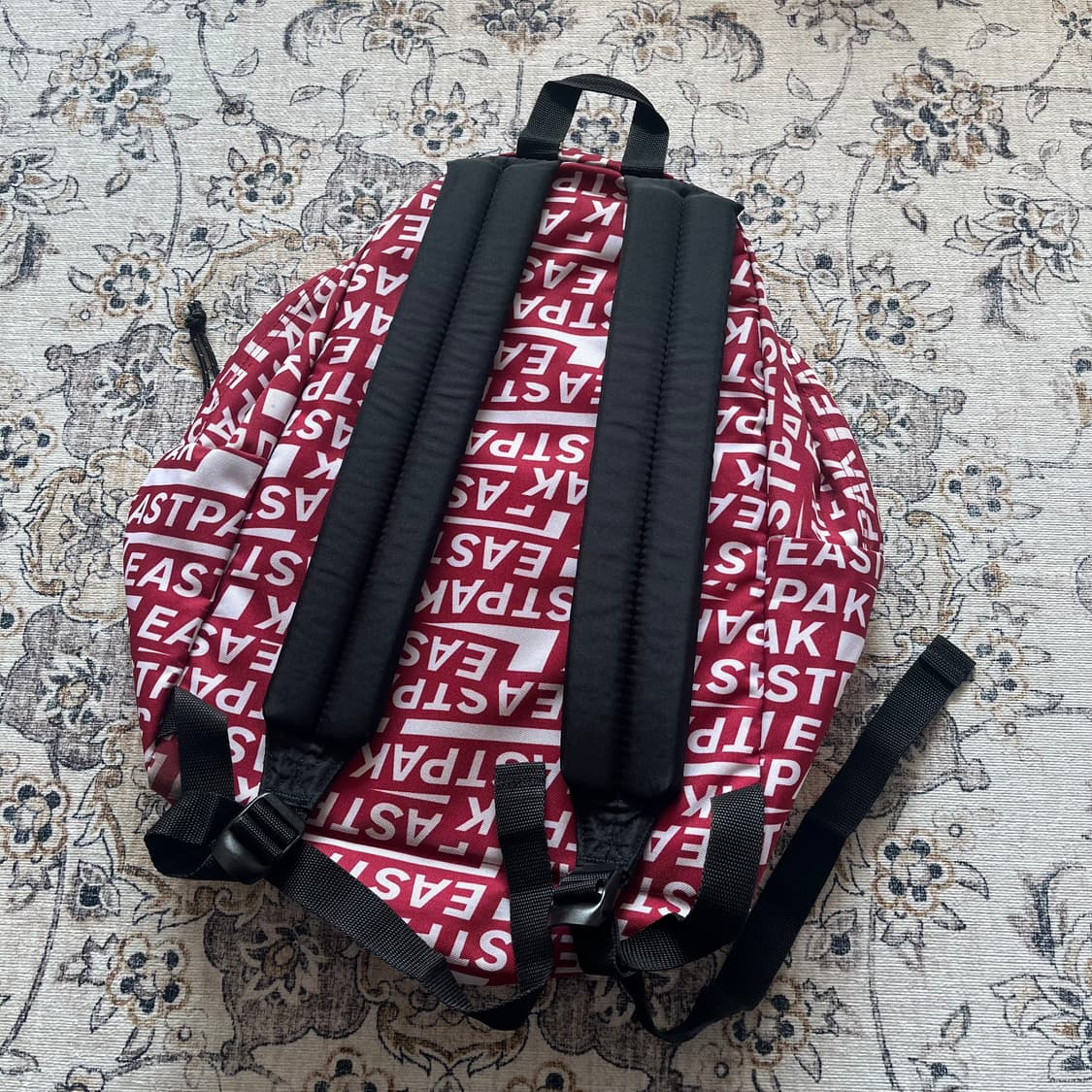 이스트팩 로고 플레이 백팩 상품이미지3