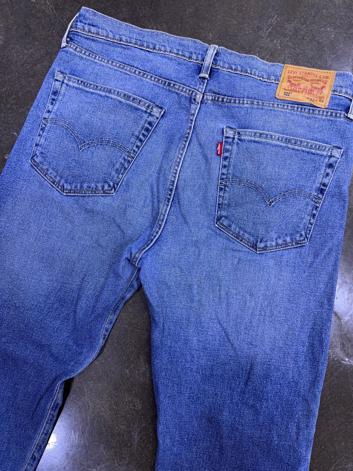 리바이스 522 슬림 테이퍼드핏 중청 워싱 데님팬츠 36 상품이미지6