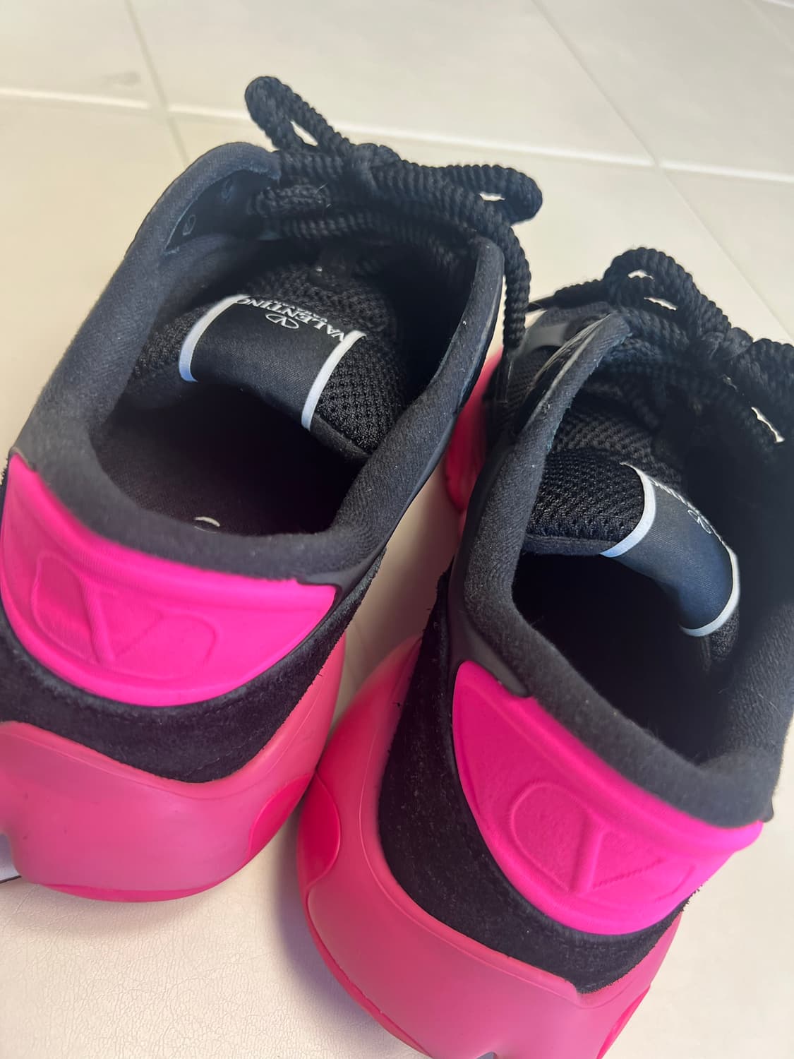 발렌티노 버블백 스니커즈 상품이미지4