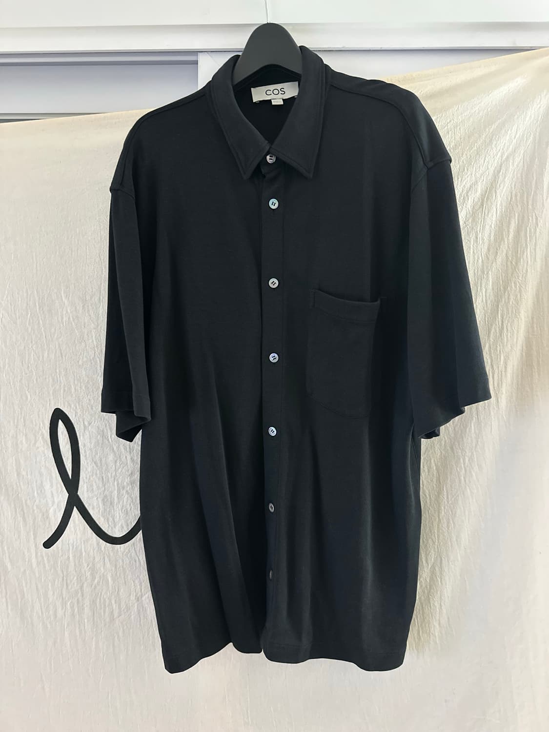 COS 블랙 반팔 셔츠 XL 상품이미지1