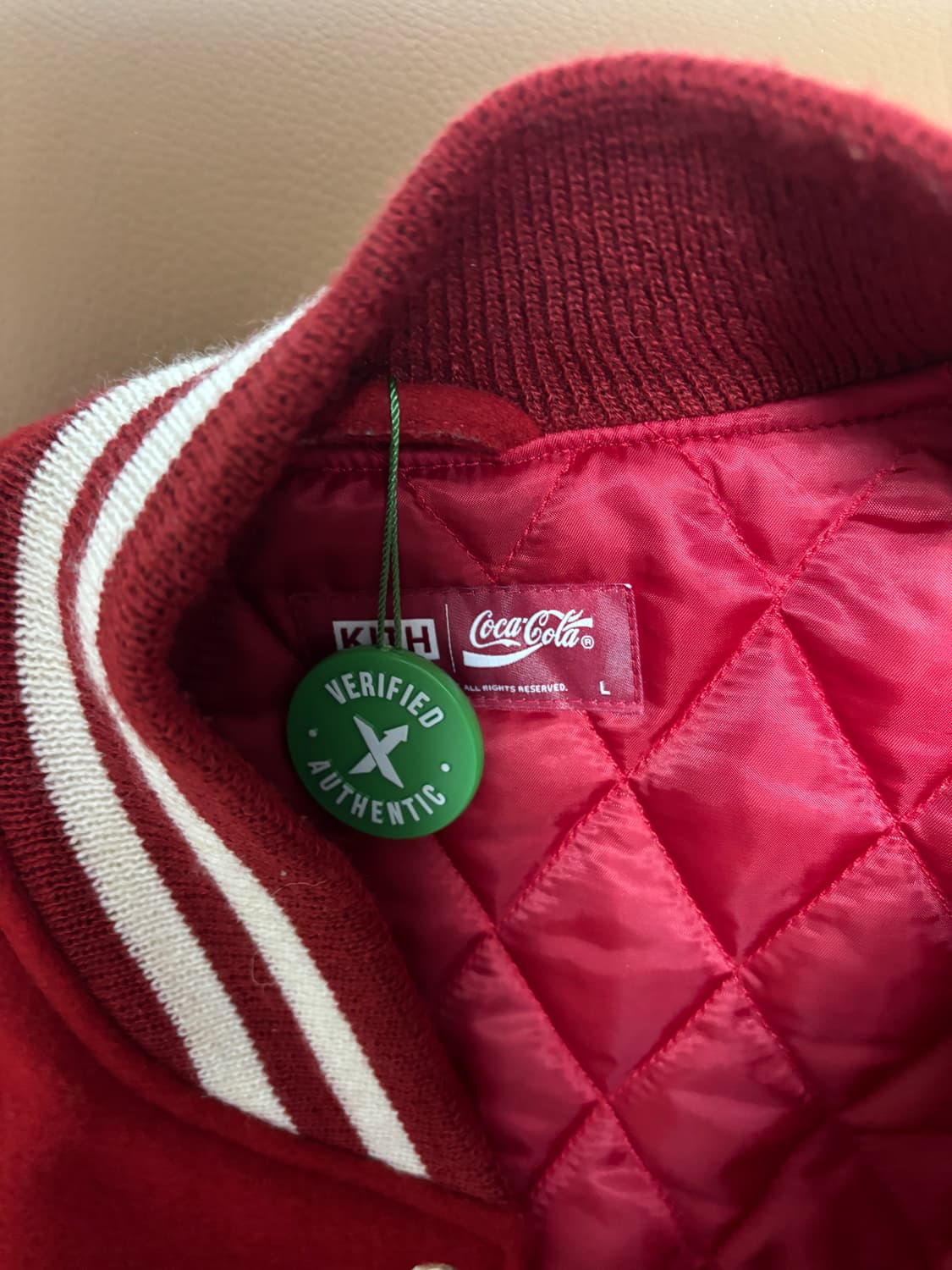 [L] kith 골든베어 바시티 코카콜라 상품이미지6