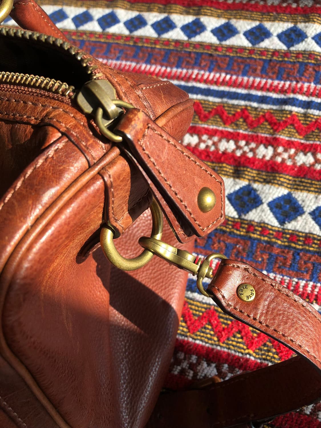 프라이 브라운 레더 보스턴백 상품이미지9