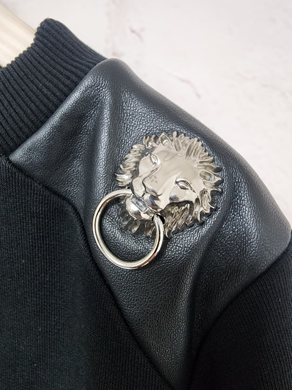 베르사체 블랙 맨투맨 티셔츠 상품이미지5