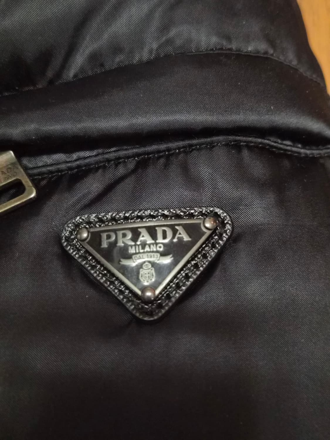 (정품) 프라다 삼각 로고 패딩 40사이즈 (명품 여성 자켓 점퍼) 상품이미지4