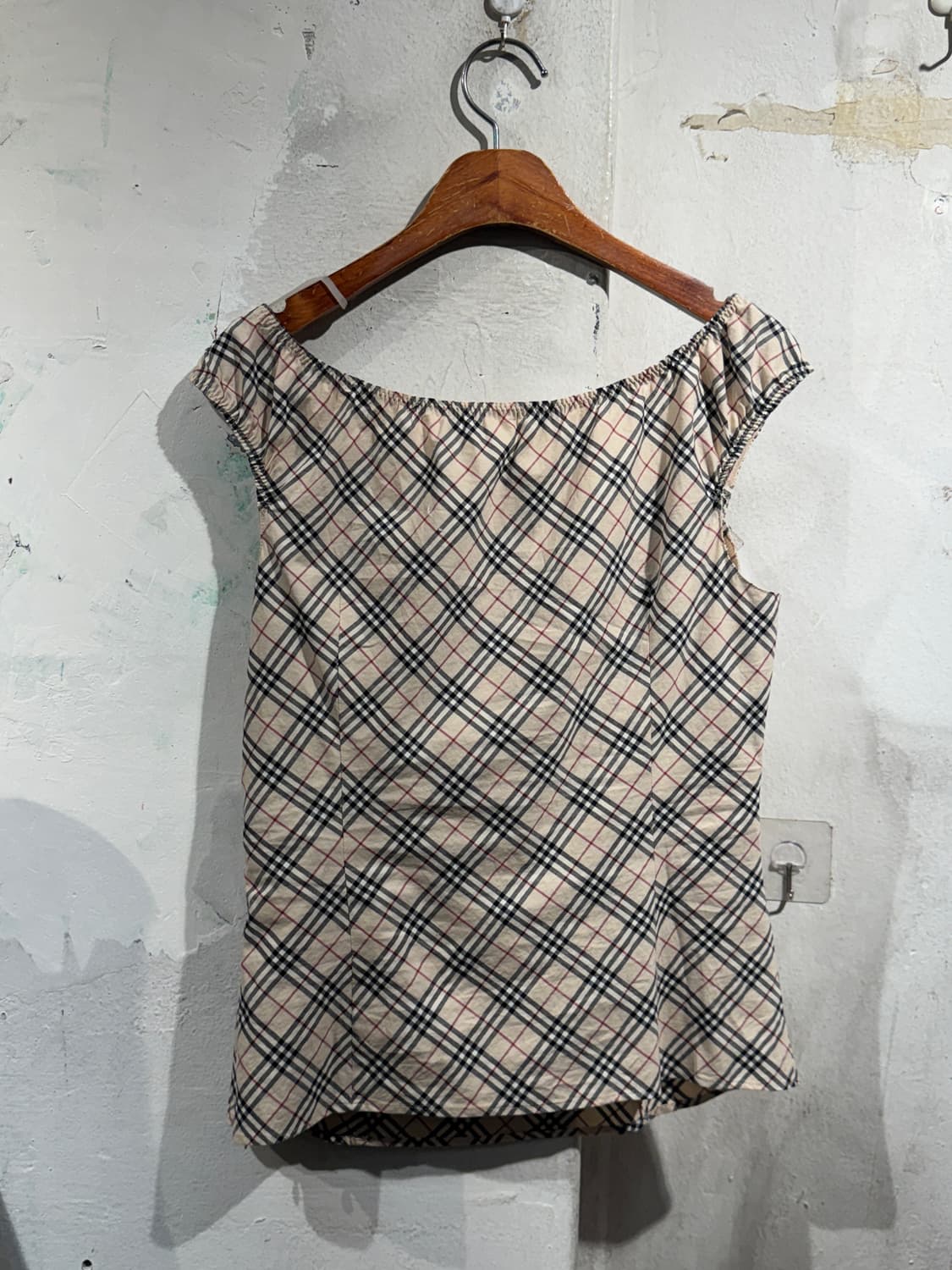 Burberry beige plaid sleeveles 상품이미지2