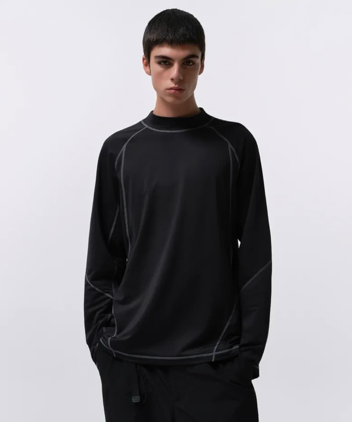 무신사스탠다드 시티 레저 스트럭처드 모크 넥 긴소매 티셔츠 블랙 상품이미지1