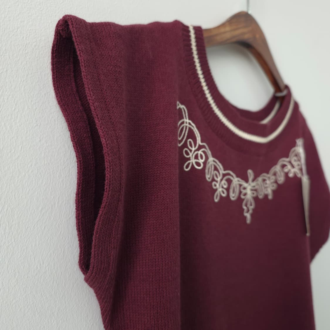 do alvina 플라워 자수 버건디 니트 베스트 상품이미지5