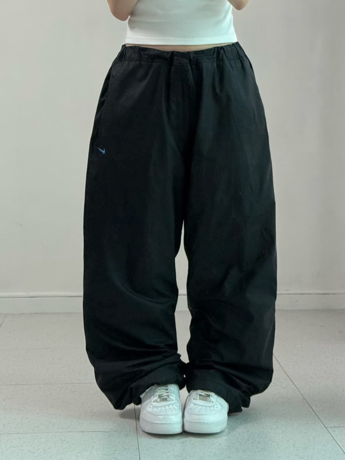 나이키 블랙 블루 스우시 트랙팬츠 상품이미지1