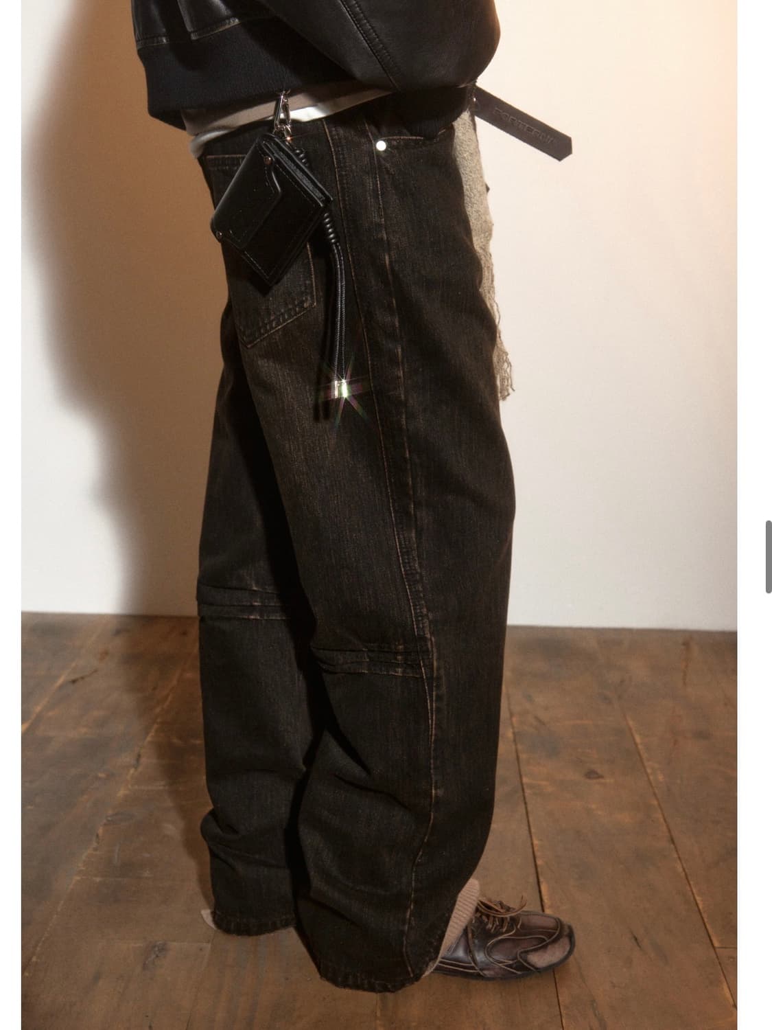 포르테나 CINCH BACK CURVED JEANS-DARK BROWN 상품이미지3