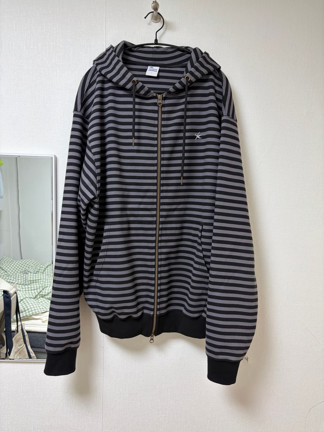 (L) 더콜디스트모먼트 스트라이프 후드집업 차콜블랙 상품이미지1