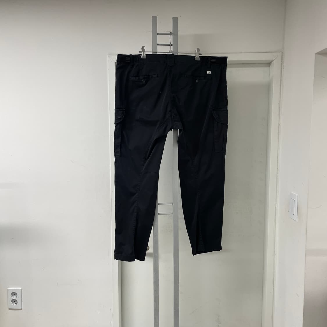 CP 컴퍼니 렌즈 카고 팬츠 블랙 56 상품이미지5