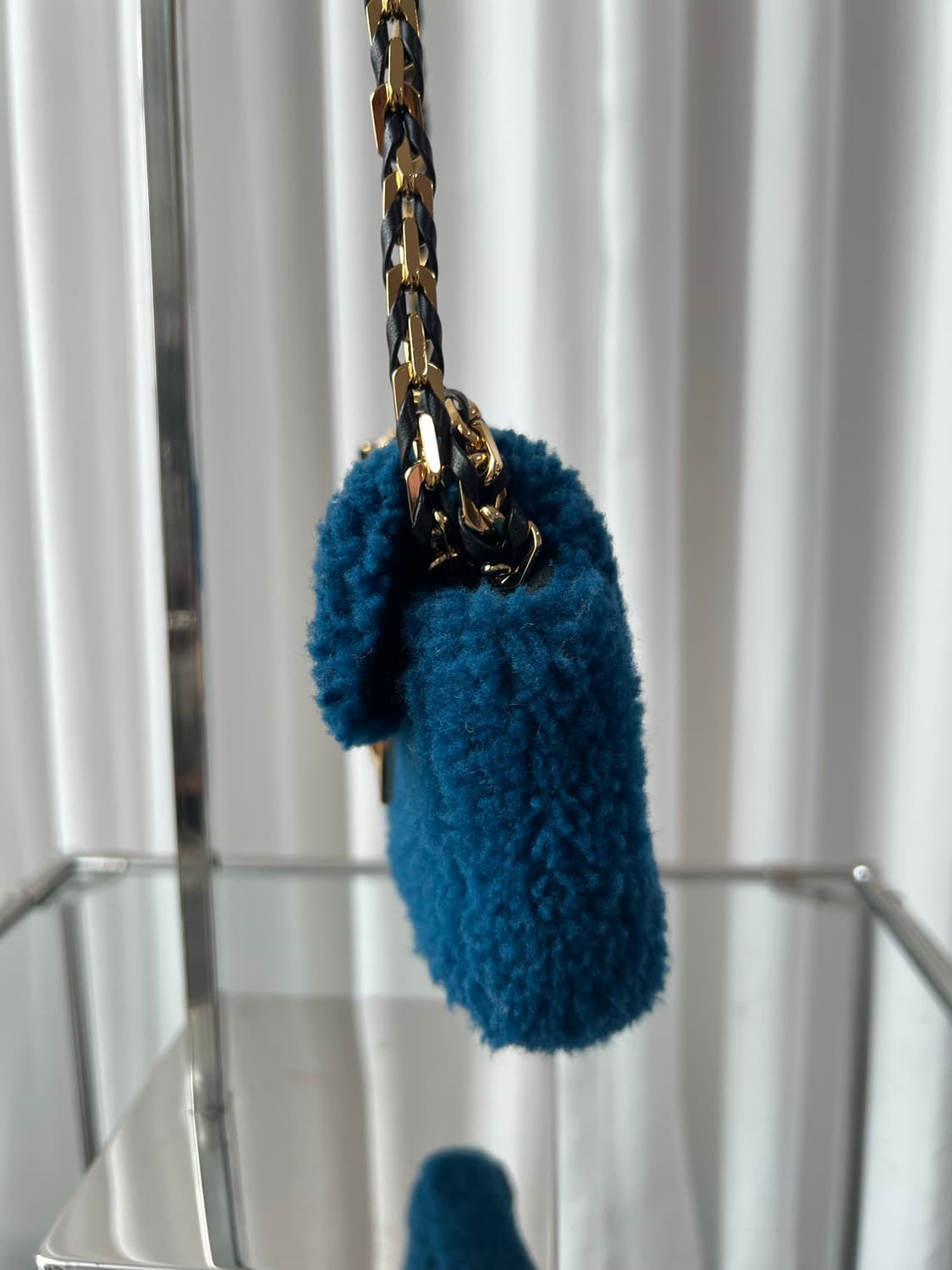 펜디 미니 바게트 블루 시어링 크로스백 상품이미지8