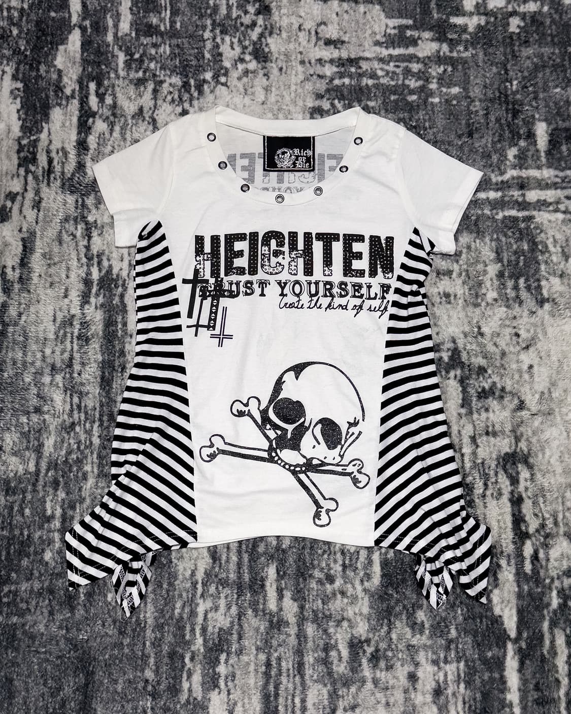 {RICH OR DIE} Skul Stripe Asymmetric Top 상품이미지2