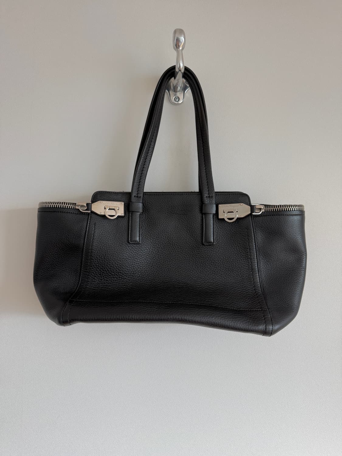 살바토레 페라가모(Salvatore ferragamo) 레더 숄더백 상품이미지1