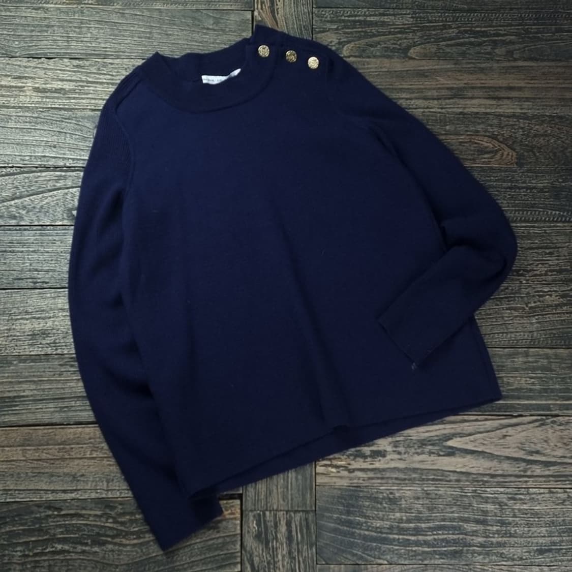 [앤아더스토리즈] 숄더 버튼 니트 네이비 M18353 상품이미지1