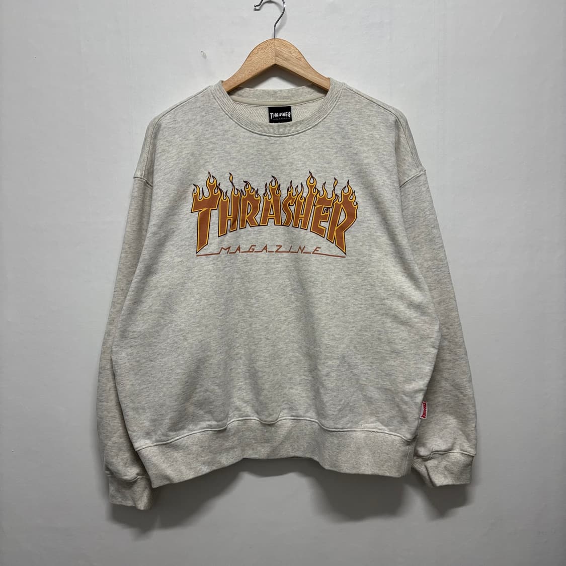 트레셔 플레임로고 맨투맨 상품이미지1