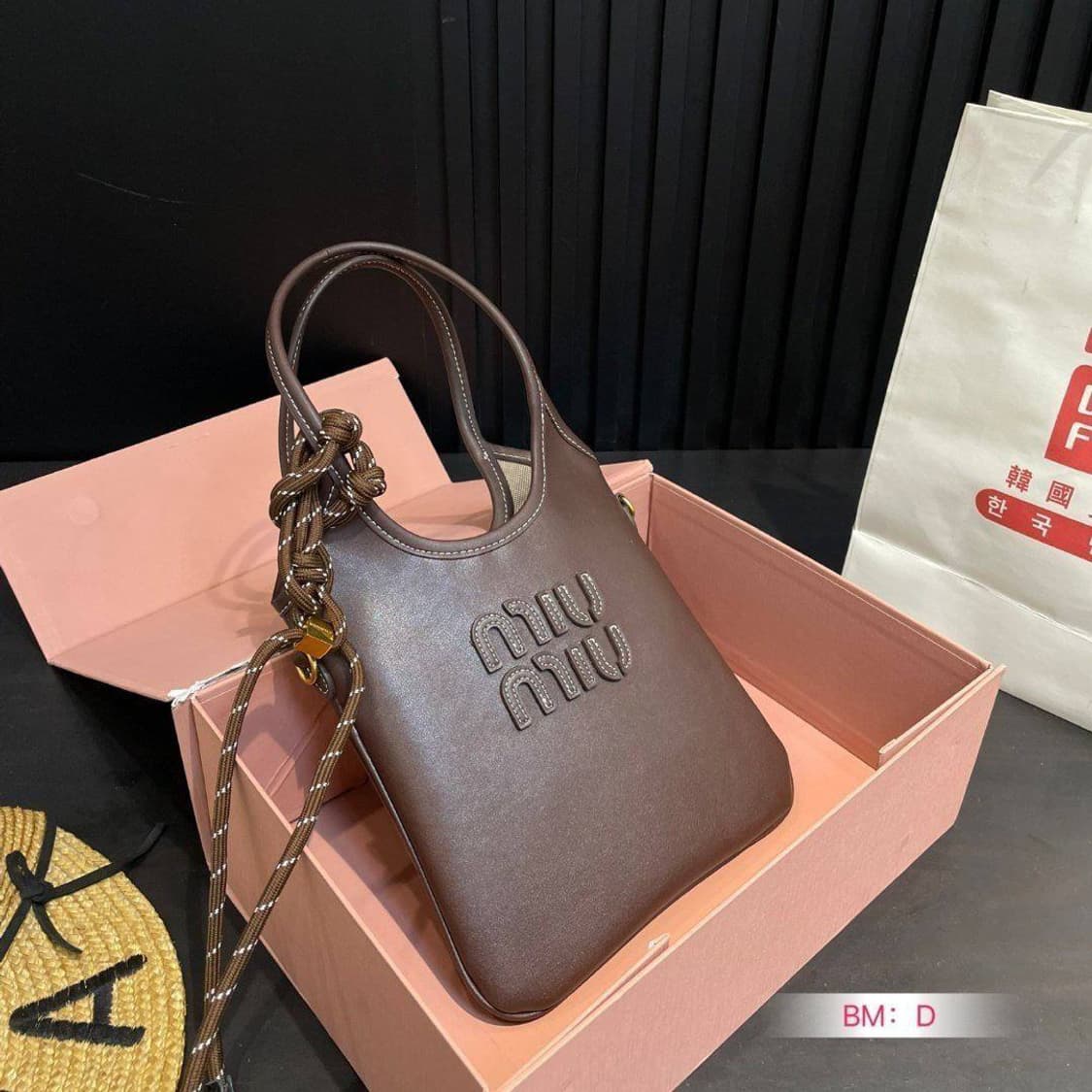 미우미우(Miu Miu) 아이비 가죽 핸드백 상품이미지2