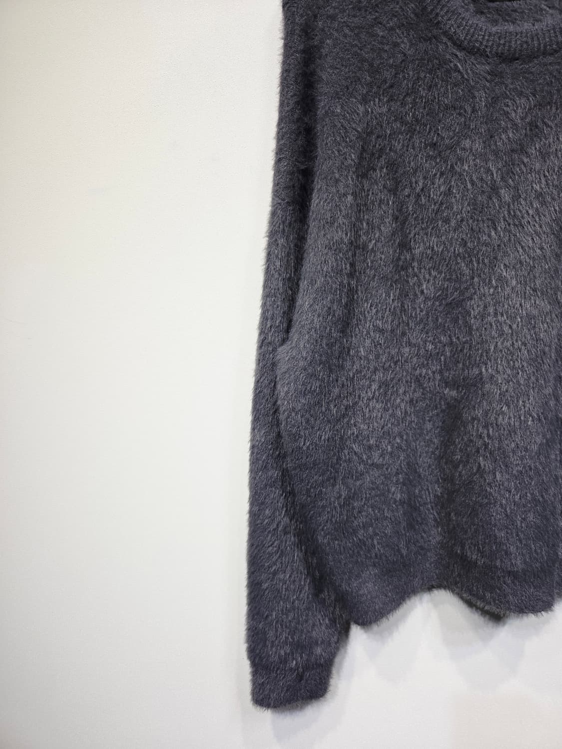 디미트리블랙 차콜 헤어리 라운드 니트 상품이미지4