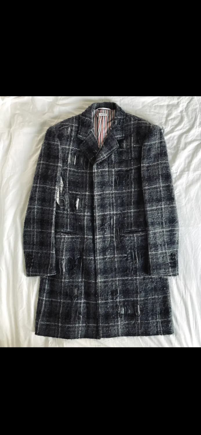 톰브라운 체크 데미지 한정판 코트 상품이미지4