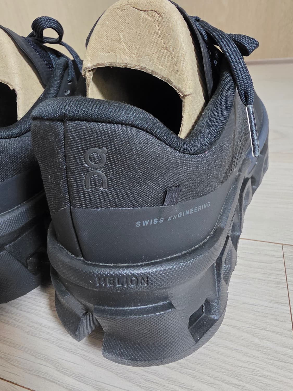 [W225]<거의새상품> 온러닝xPAF파프 클라우드몬스터2 블랙마그넷 상품이미지3