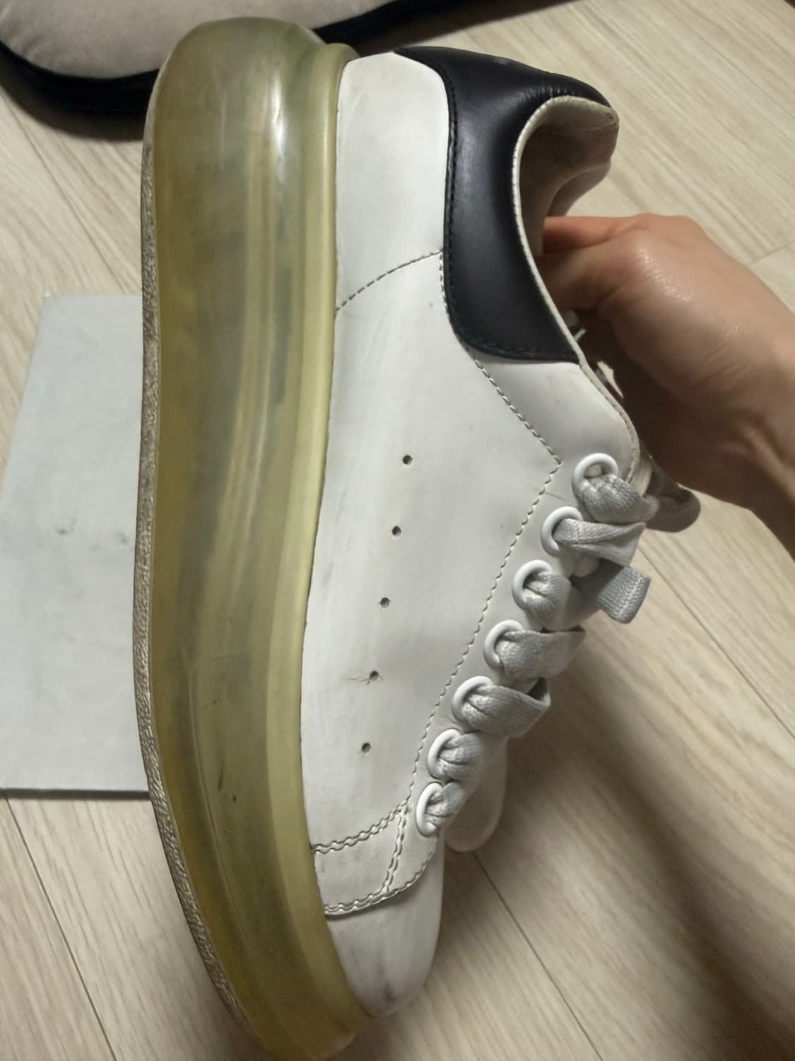 알렉산더맥퀸 오버솔 스니커즈 화이트 240 상품이미지2