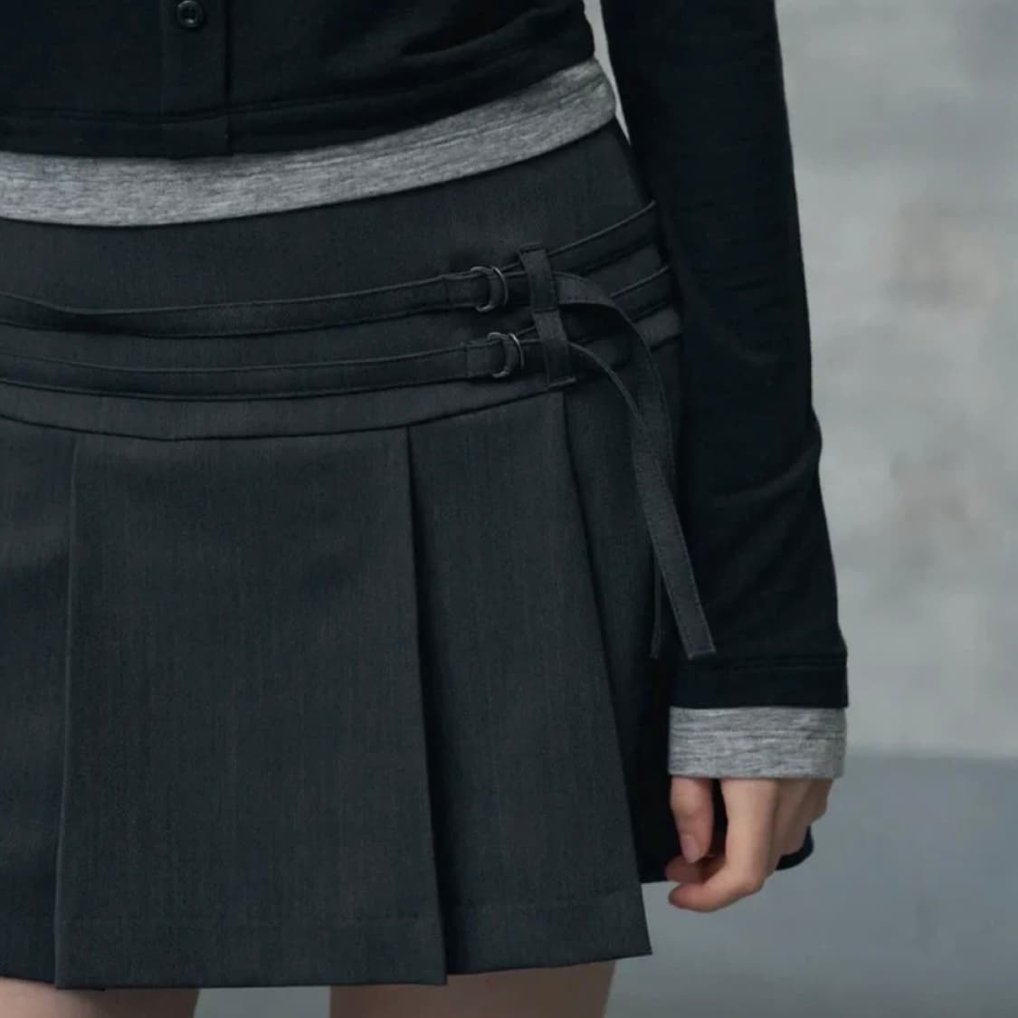 레더리 더블 스트랩 플리츠 미니 스커트 상품이미지2