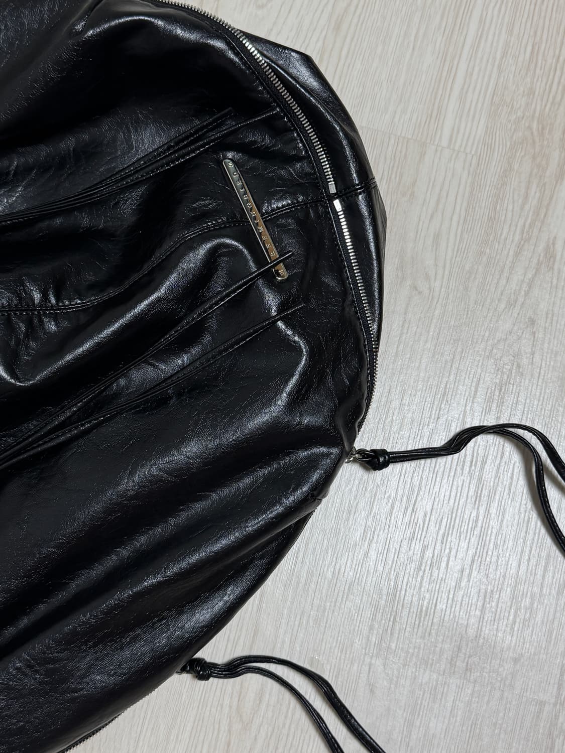 트리밍버드 지퍼 피니싱 레더 호보백 블랙 상품이미지9