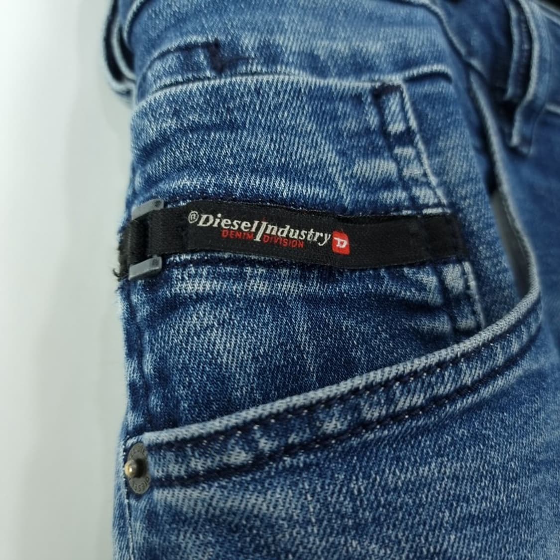 [디젤] 빈티지 워시드 슬림핏 데님 팬츠 청바지 P01620 상품이미지7
