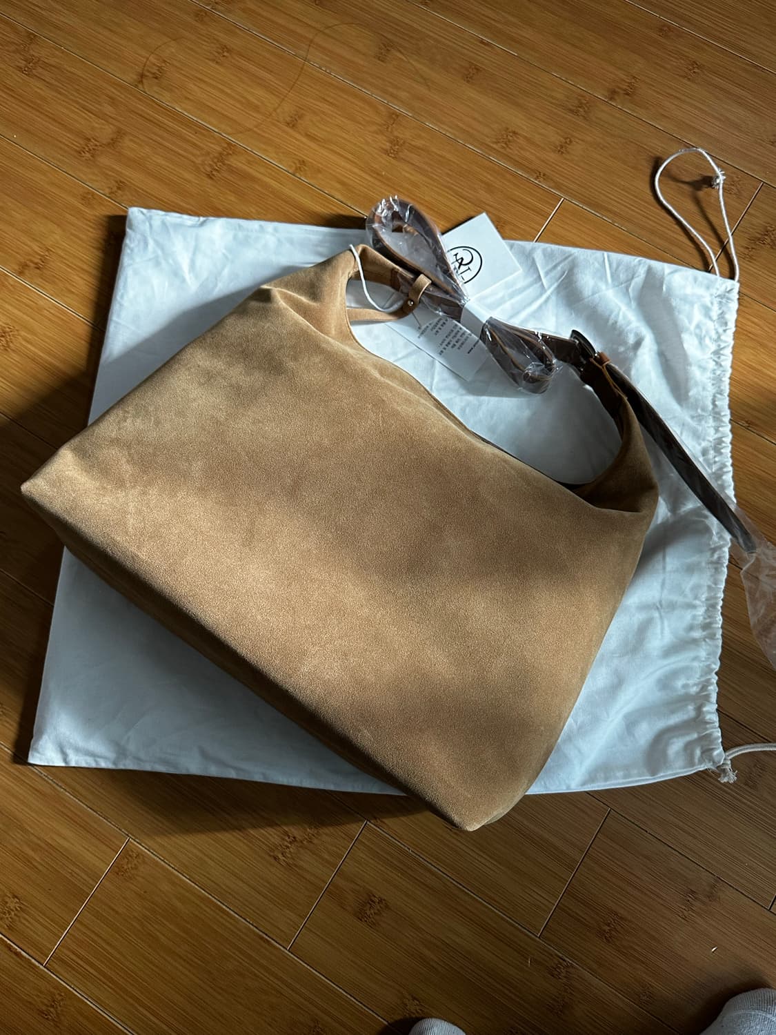 (새상품)아노에틱 스웨이드 호보백&카드월렛 세트 버터베이지 상품이미지8