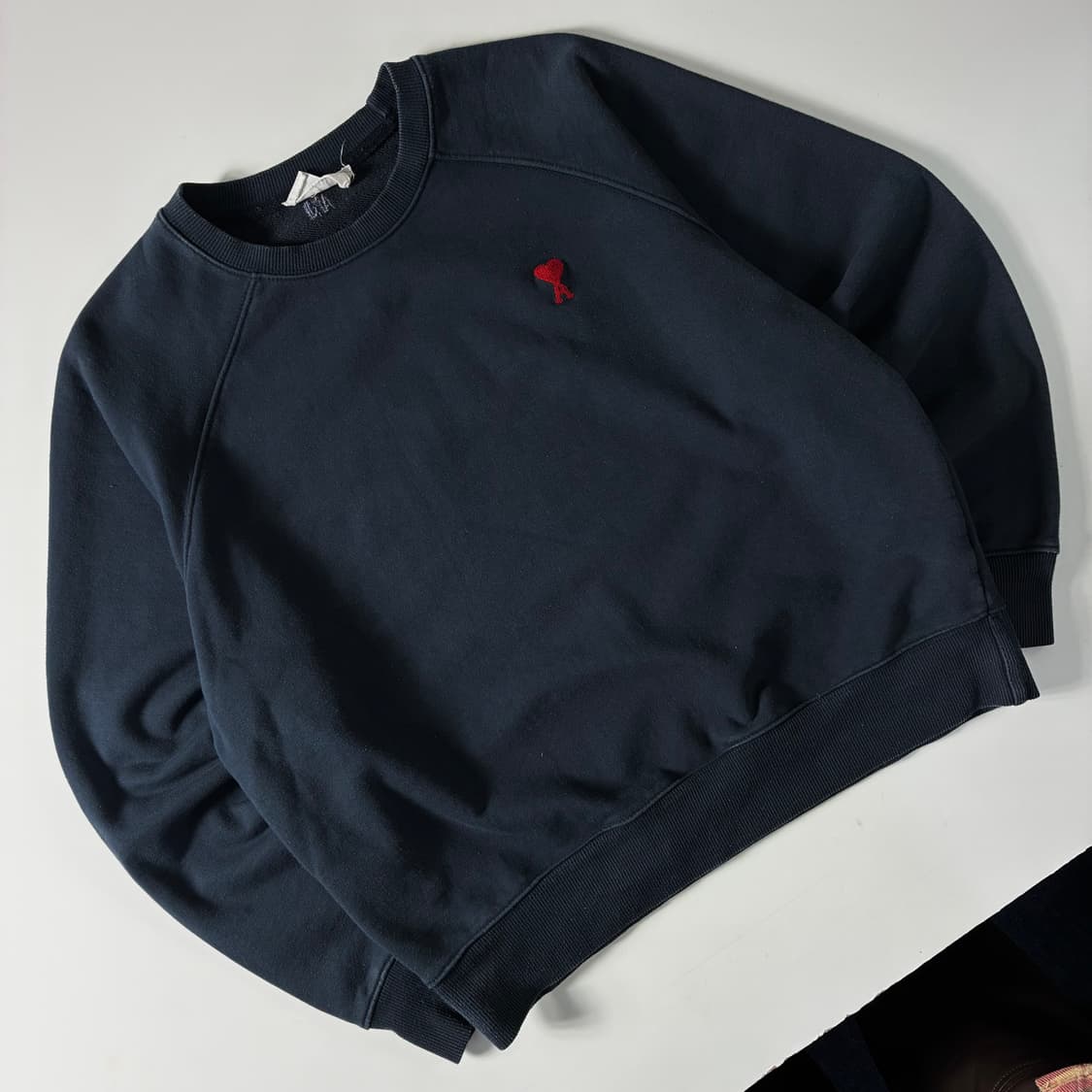 Ami  아미 스몰하트자수 네이비 맨투맨  상품이미지2