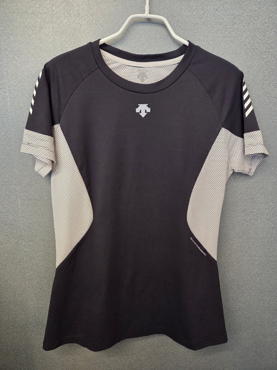 데상트 기능성반팔 상품이미지1