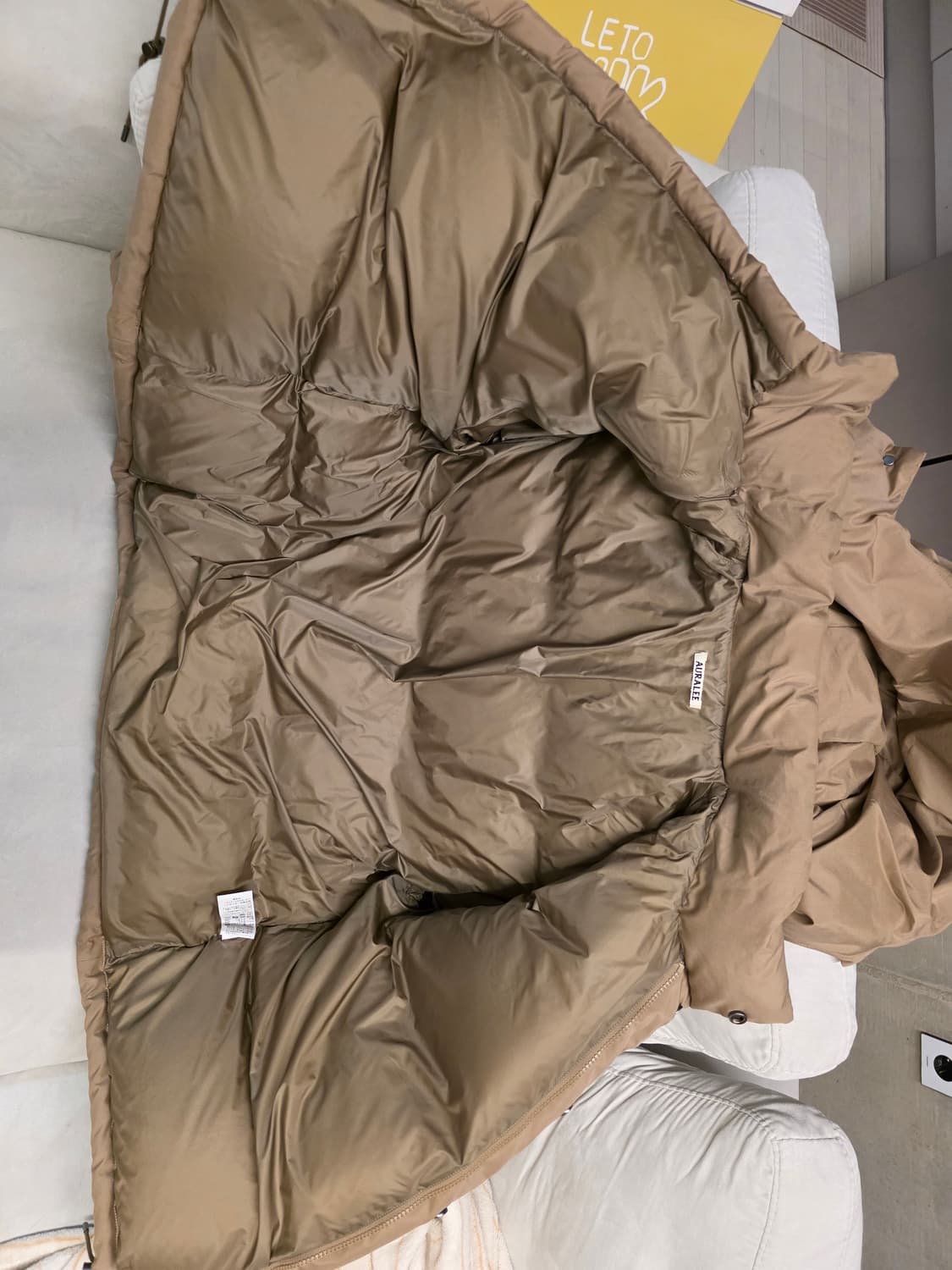 오라리 19fw 브라운 패딩 상품이미지3