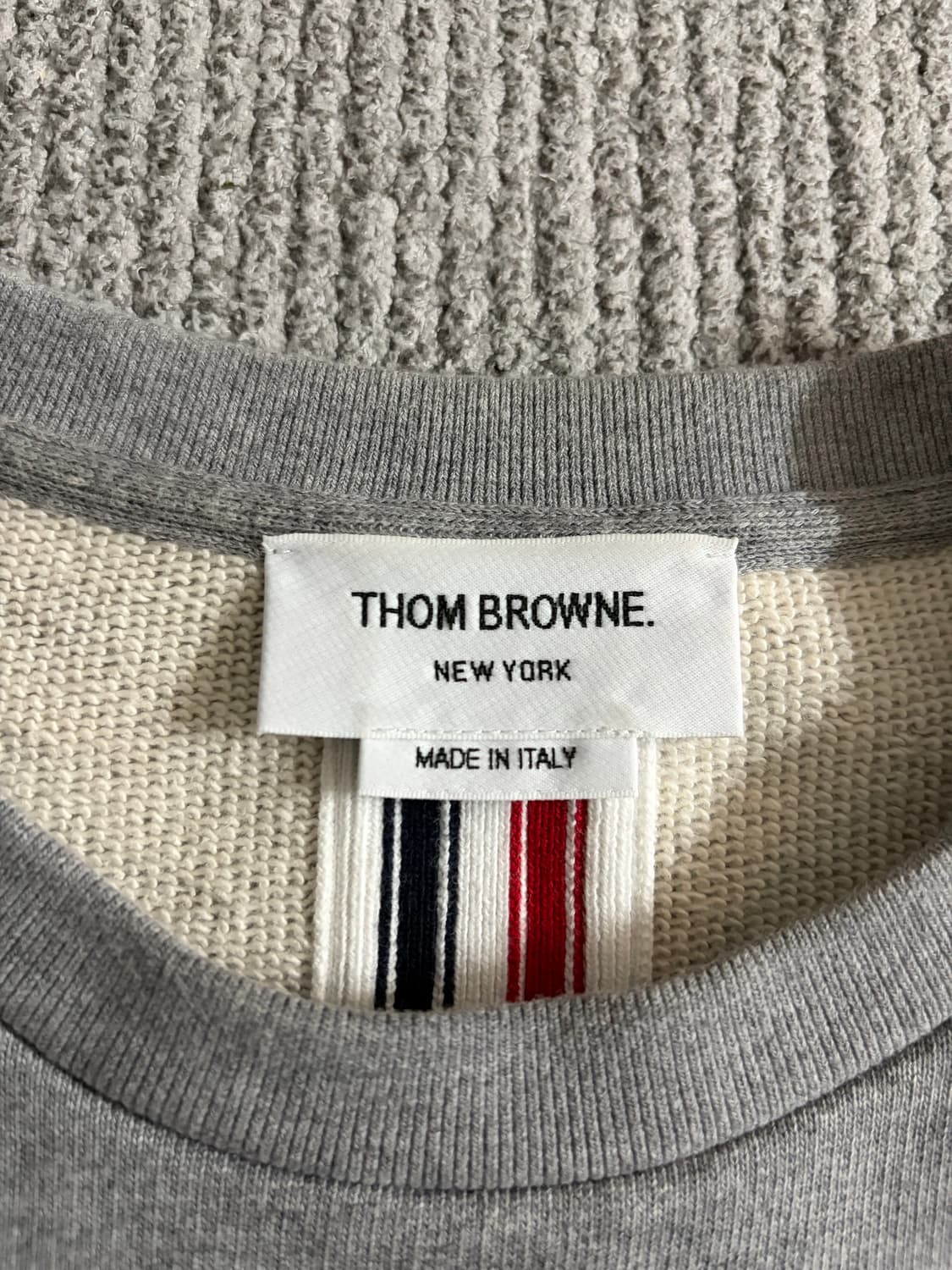 (새상품급, 2) 톰브라운 백삼선 맨투맨 상품이미지2