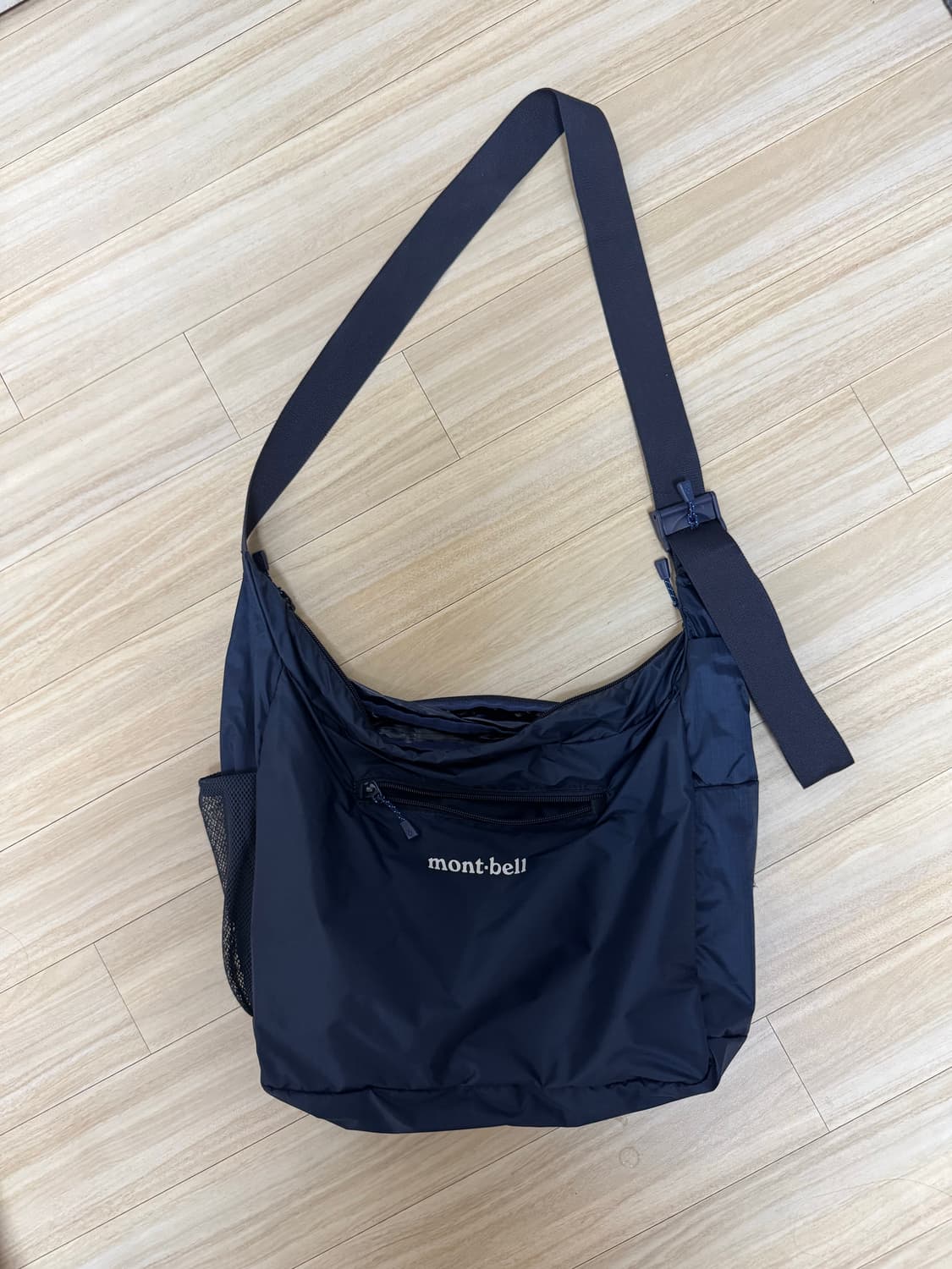 몽벨 포켓터블 라이트 숄더백 상품이미지2