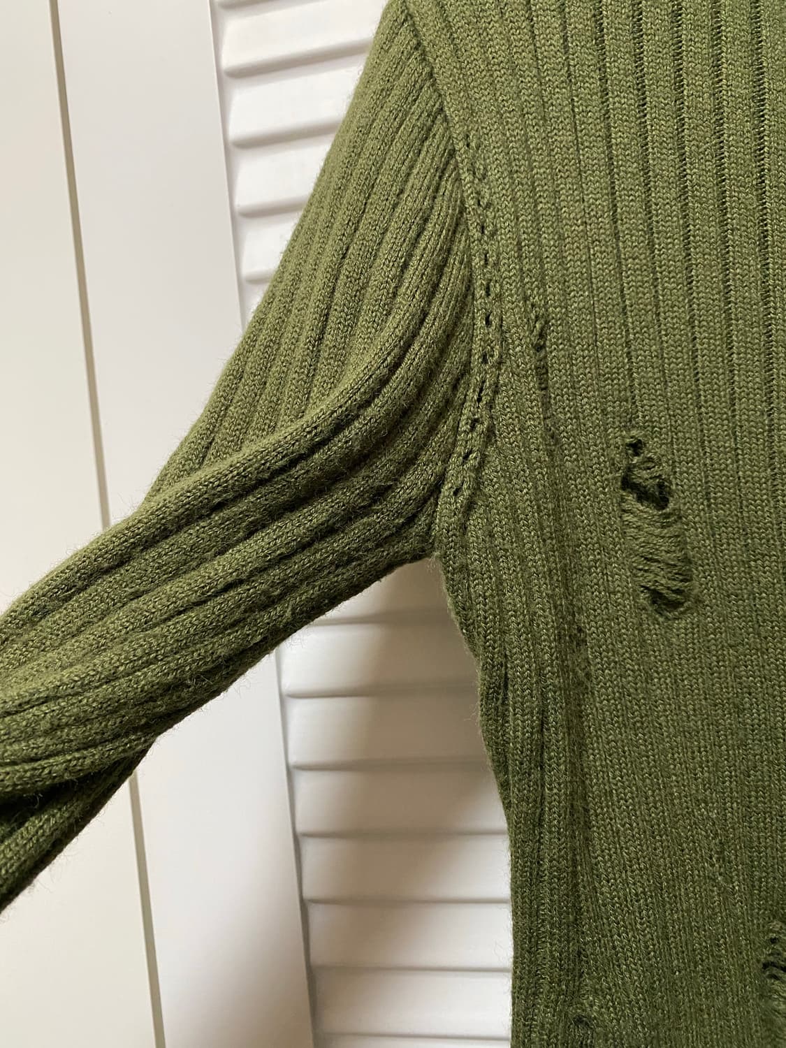 일리고 펀칭 데미지 니트 집업 상품이미지5