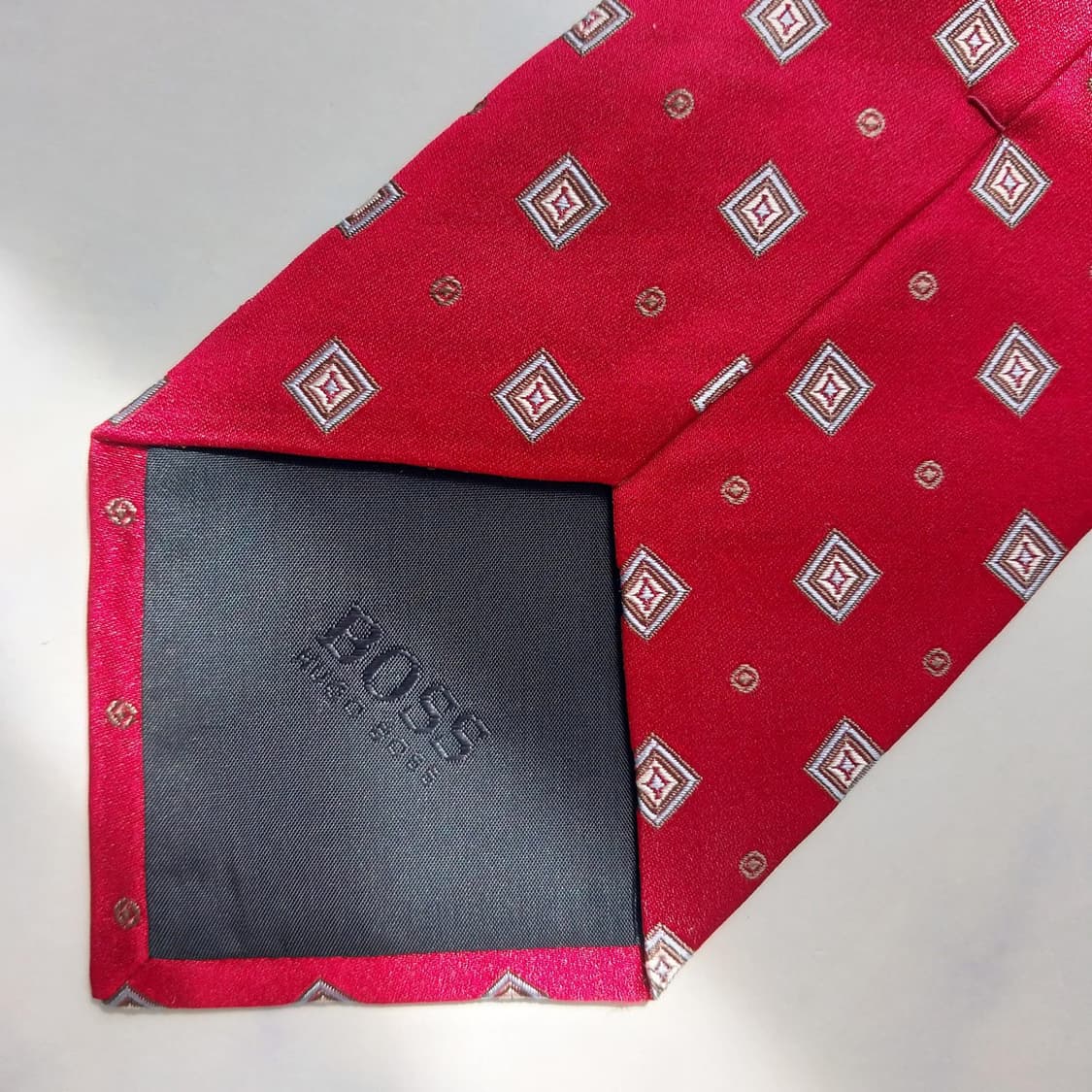 휴고보스 실크 레드 기하 패턴 넥타이 8.8cm A+등급 K2384
 상품이미지7