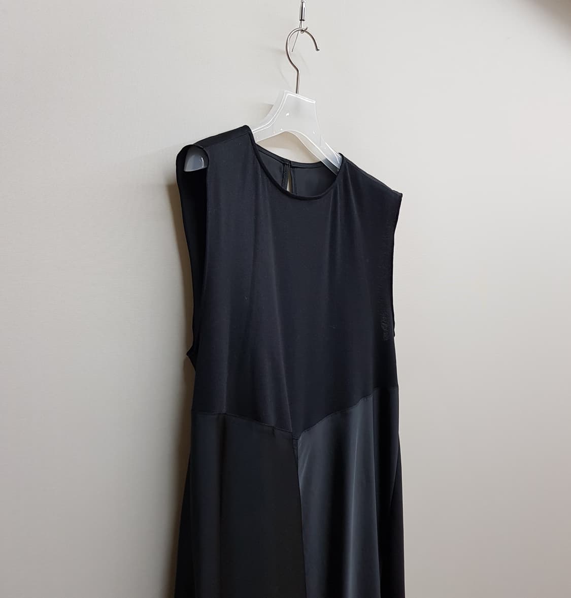 한섬 시스템 2021 슬리브리스 롱 플레어 원피스 82-94-160사이즈 상품이미지3