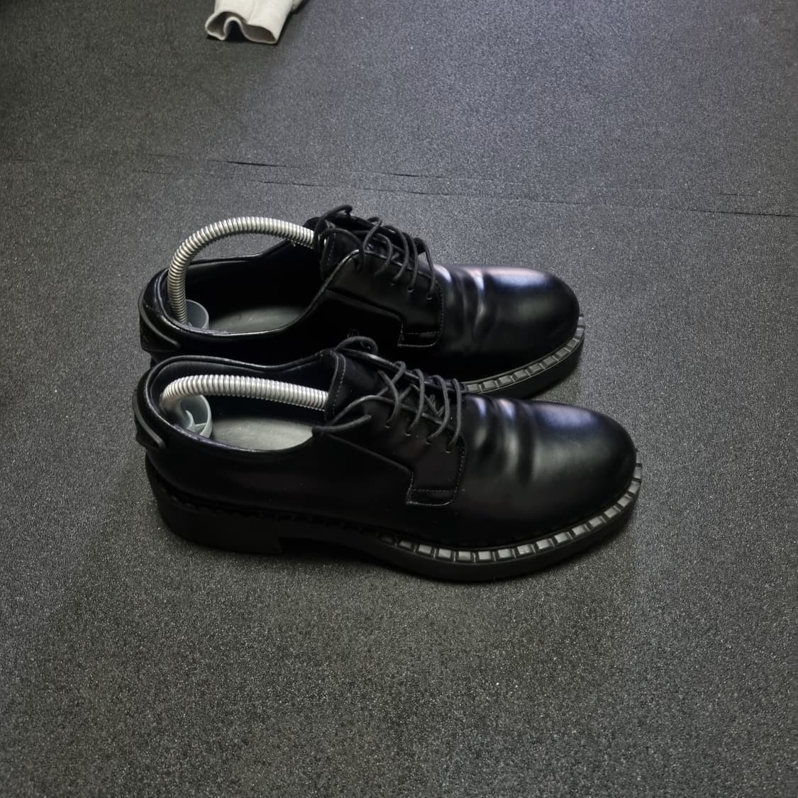 프라다 브러쉬드 레더 더비 슈즈 38.5 상품이미지4