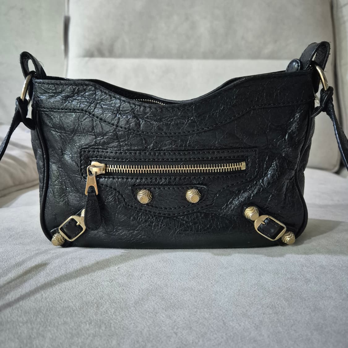 발렌시아가 자이언트 힙 크로스백 상품이미지1