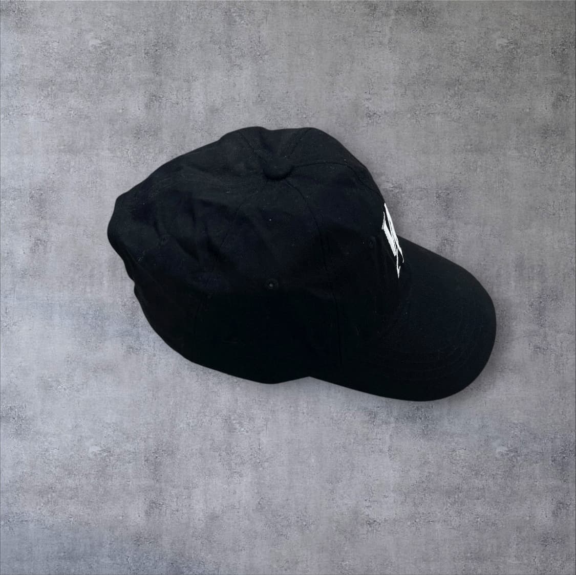 우알롱 블랙 컬러 베이직 로고 볼캡 상품이미지3