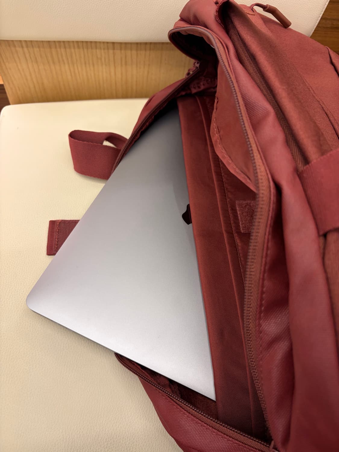 Incase 인케이스 시티 랩탑 더플백 딥레드 23L (여행가방) 상품이미지5