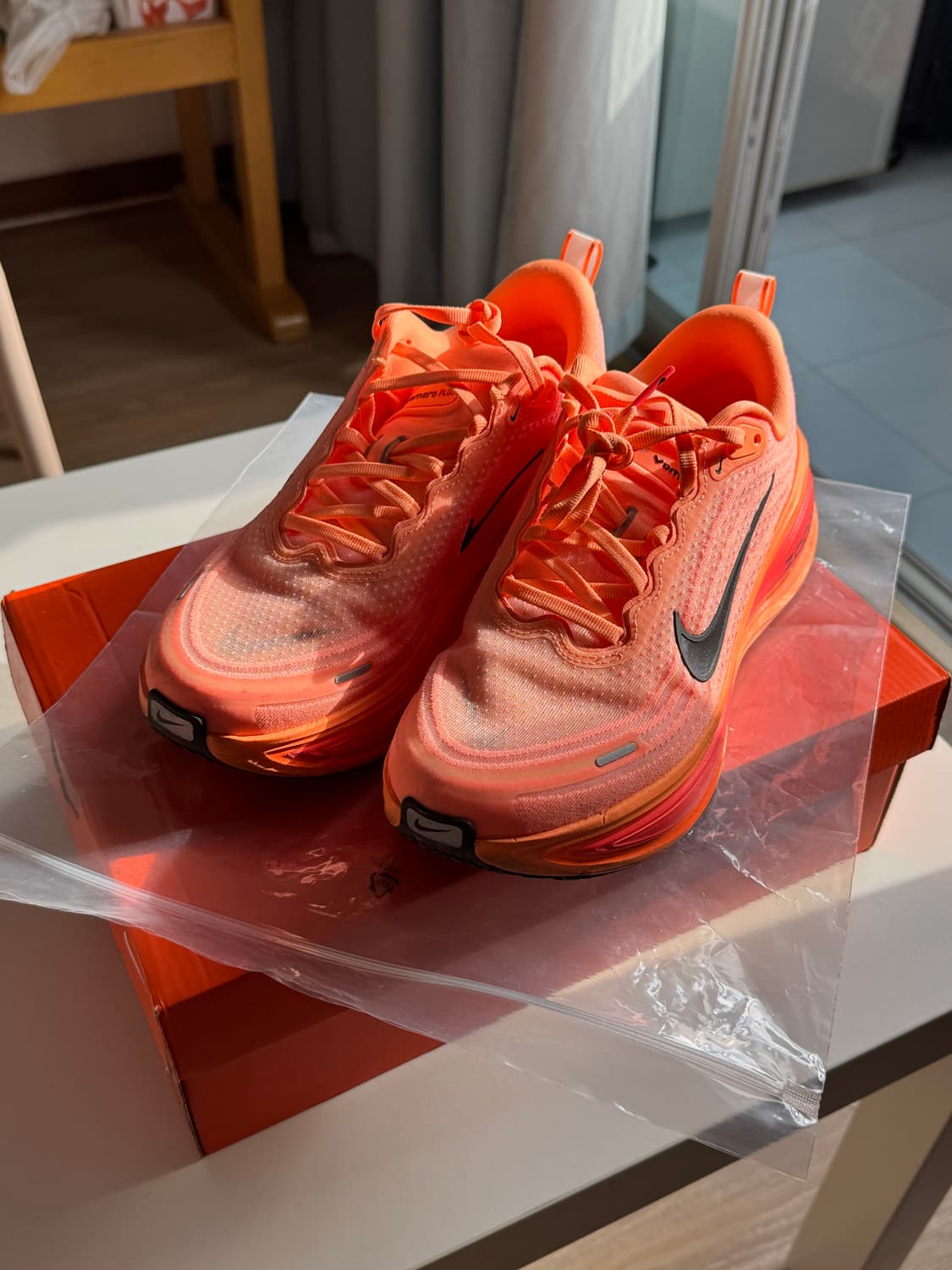 [255] 나이키 보메로 플러스 오렌지 펄스 핫 라바 상품이미지2