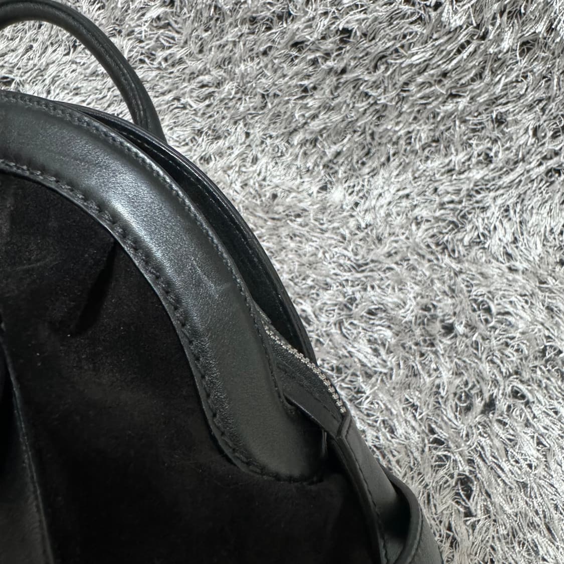 페라가모 스웨이드 레더 크로스백 상품이미지8