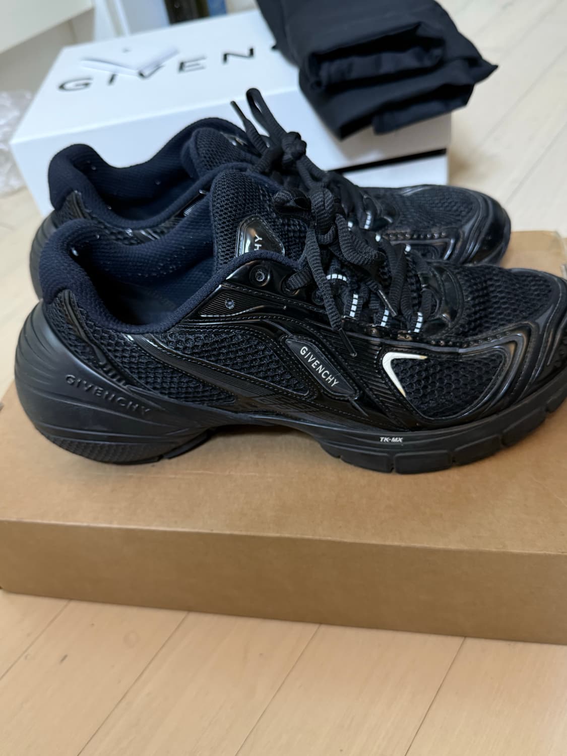 지방시 TK MX 44사이즈 풀박 상품이미지1