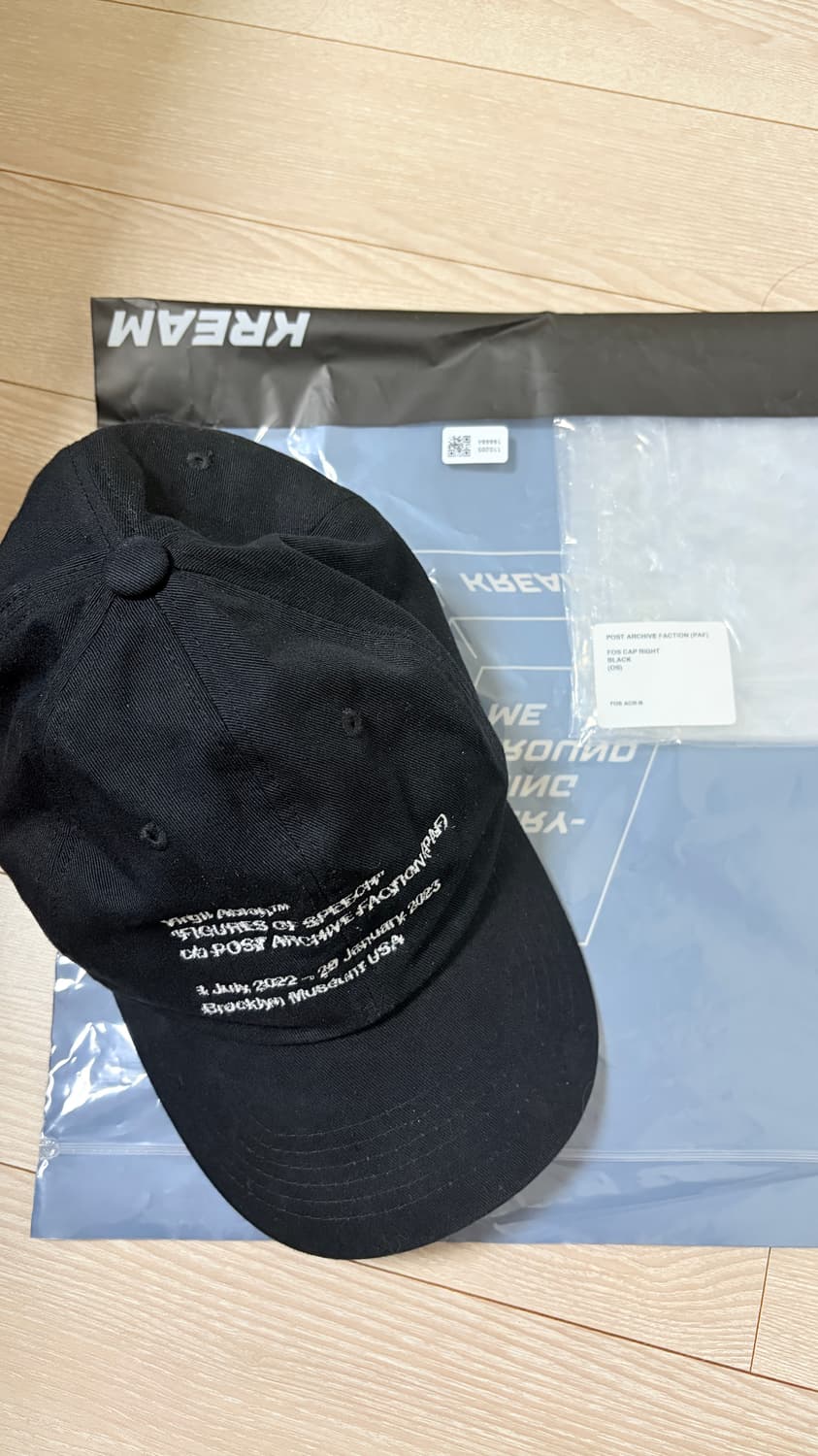 오프화이트 x 포스트 아카이브 팩션 피규어 오브 스피치 캡 라이트 블랙 상품이미지2