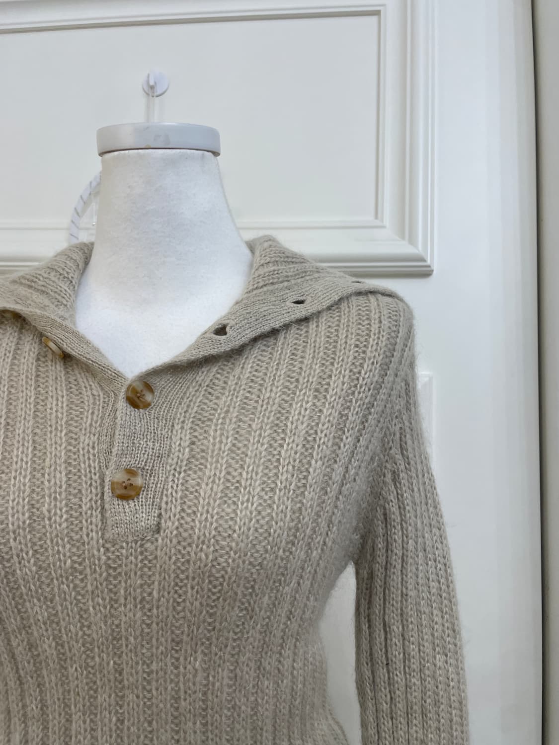 beige button collar warm sweater 상품이미지7