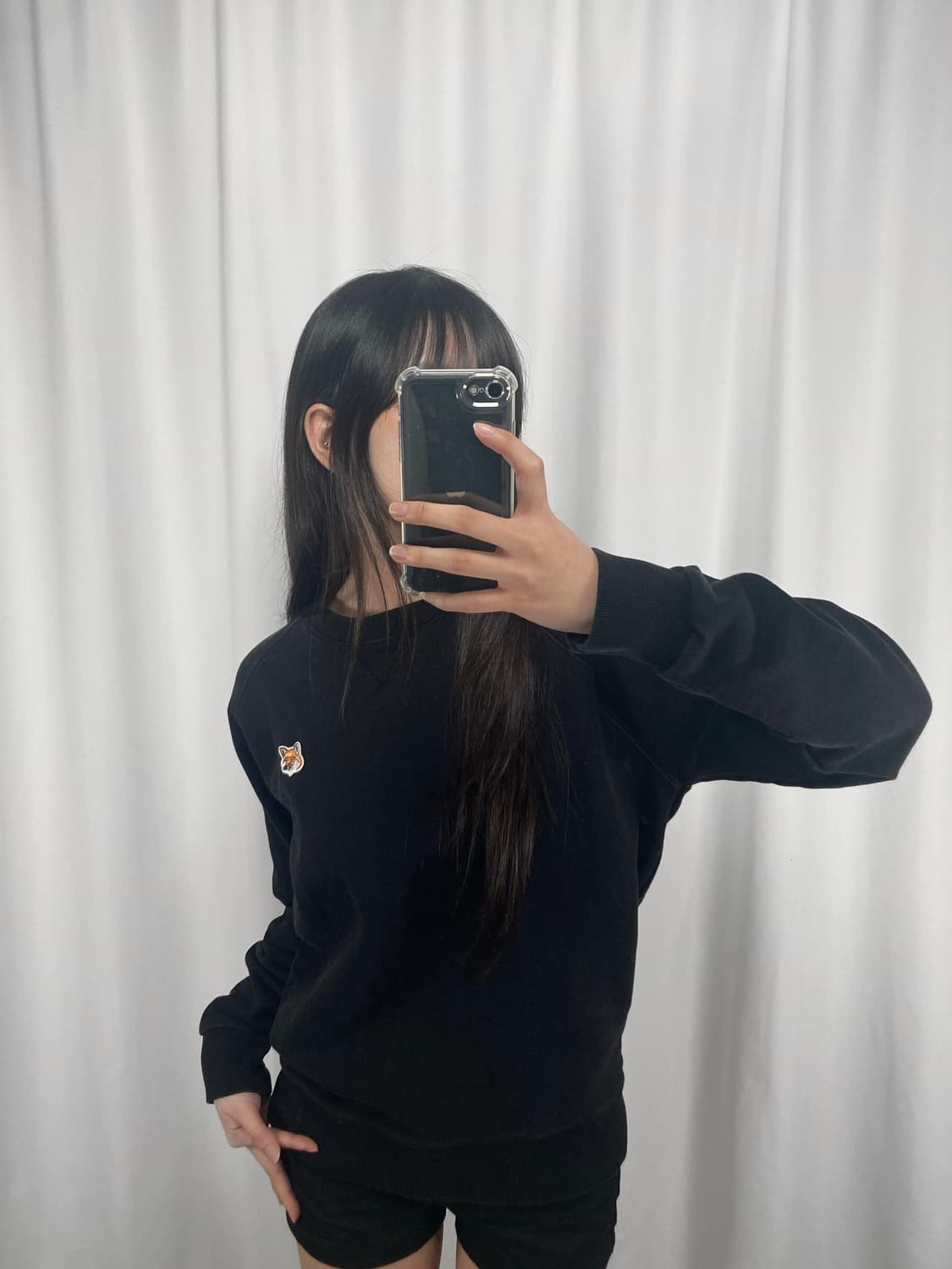 메종키츠네 23SS 블랙 맨투맨 상품이미지1
