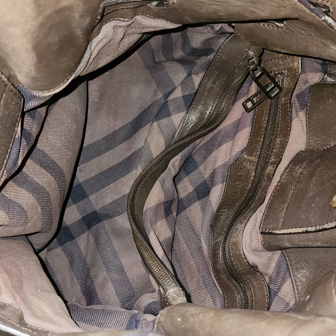 버버리 퀼티드 레더 숄더백 카키 브라운 상품이미지9